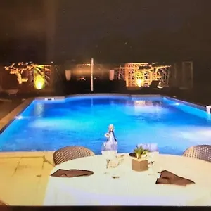 https://sous-les-pins.hotels-rhonealpes.com